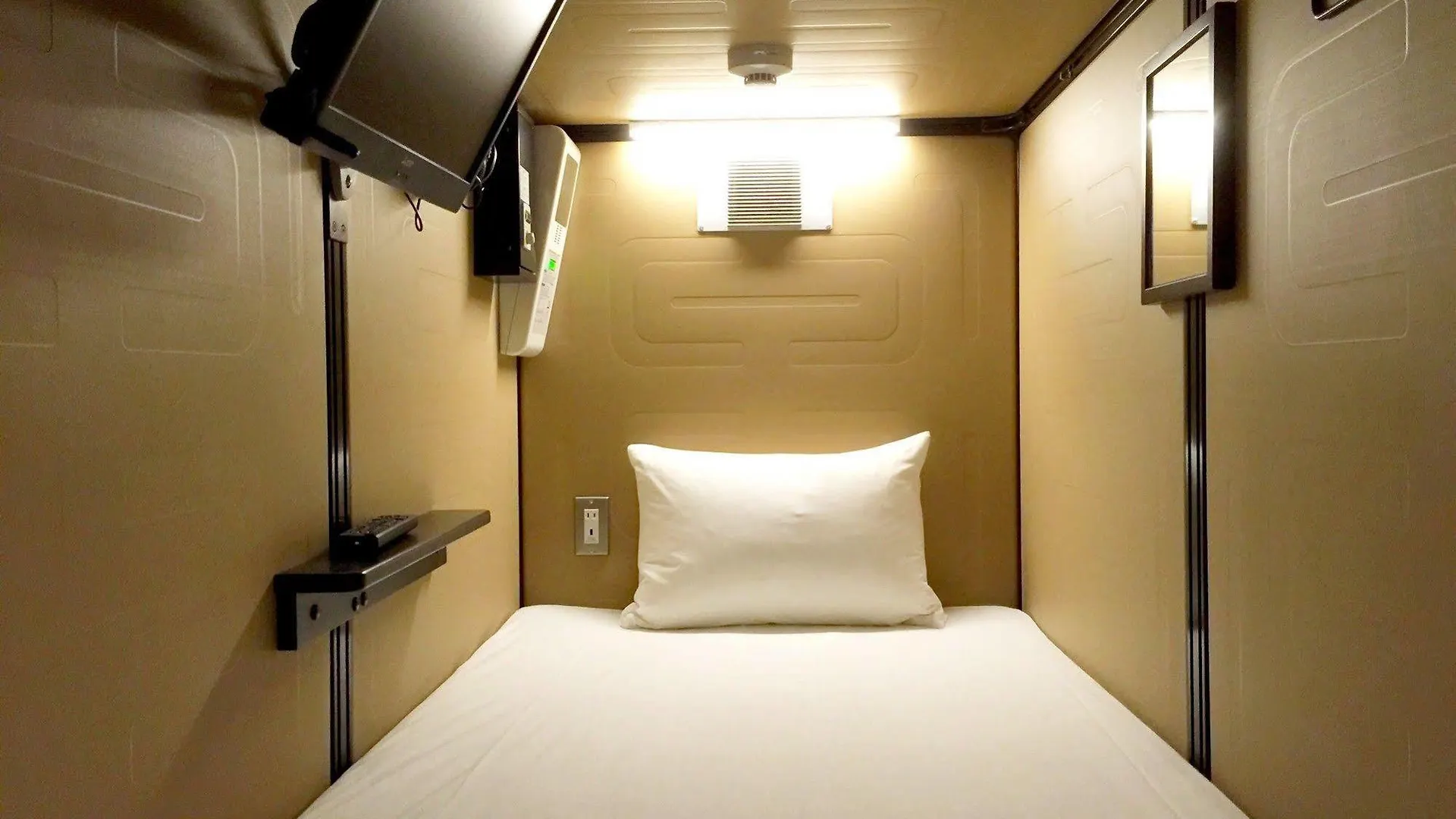 Capsule hotel Tokyo Ariake Bay Hotel