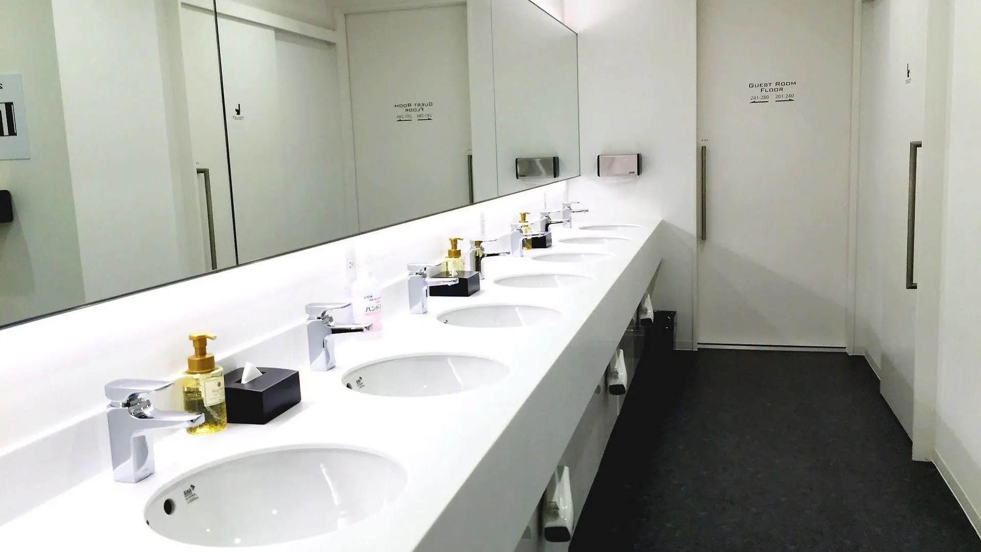 Capsule hotel Tokyo Ariake Bay Hotel